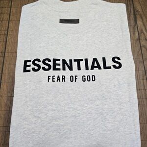 NIB Essentials Light Oatmeal Tee Mens Size Medium